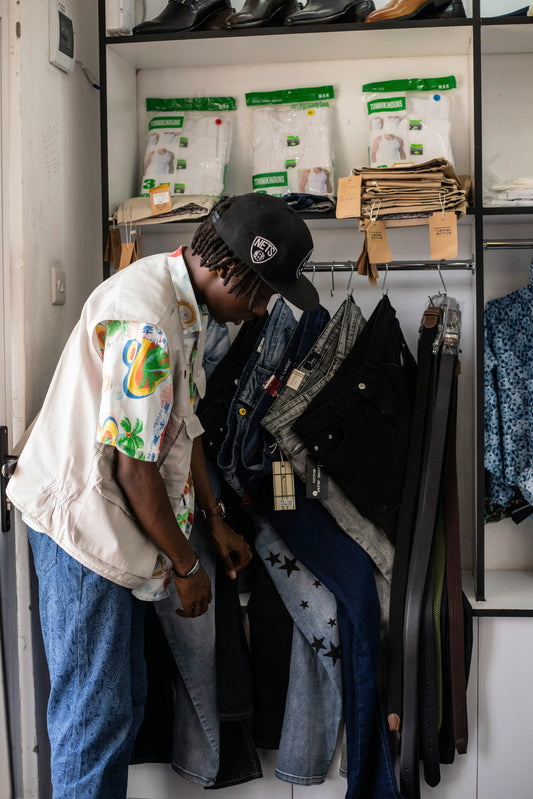 Wat zijn de voordelen van vintage kleding inkopen via B2B groothandels? - Vintage Wholesale Market
