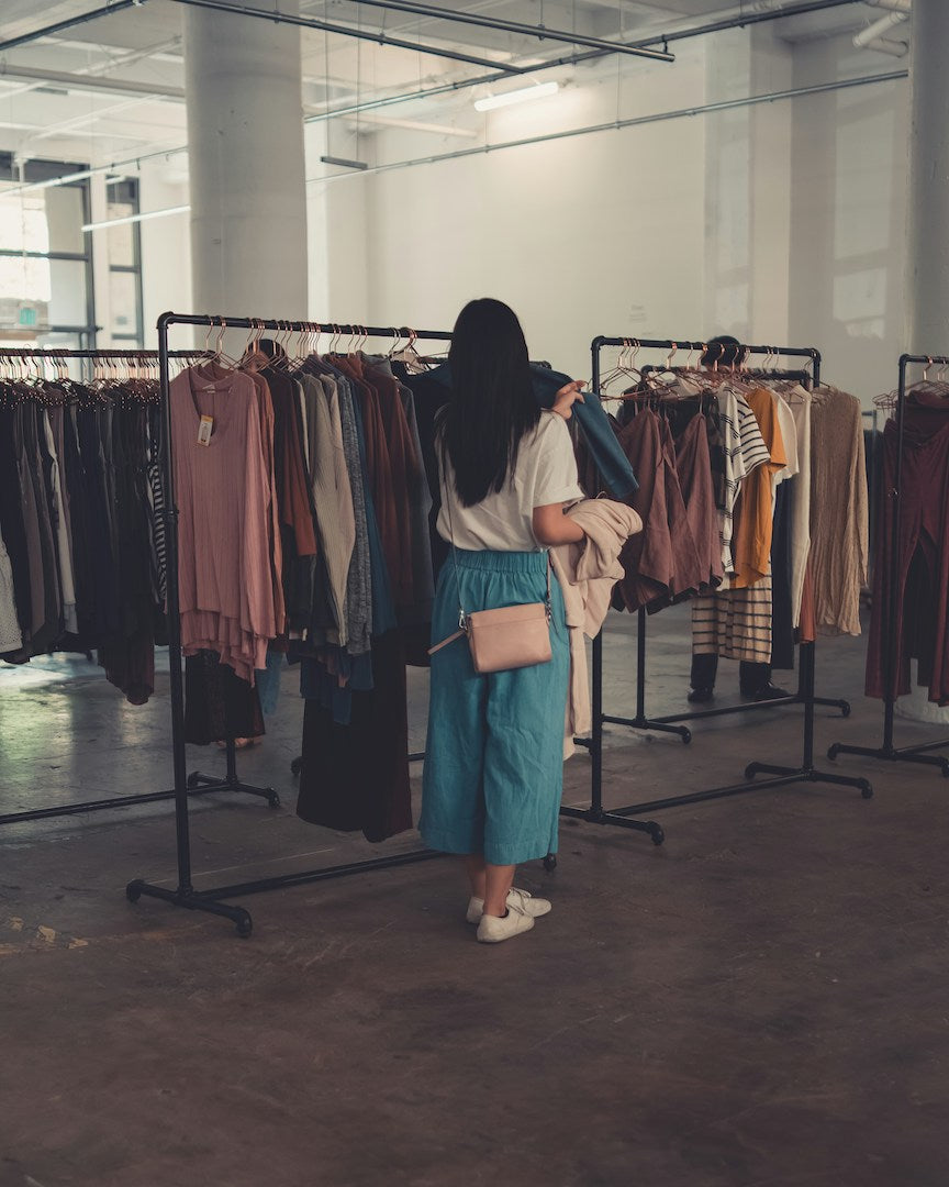 Hoe je als reseller €300+ per maand kunt verdienen met vintage kleding.