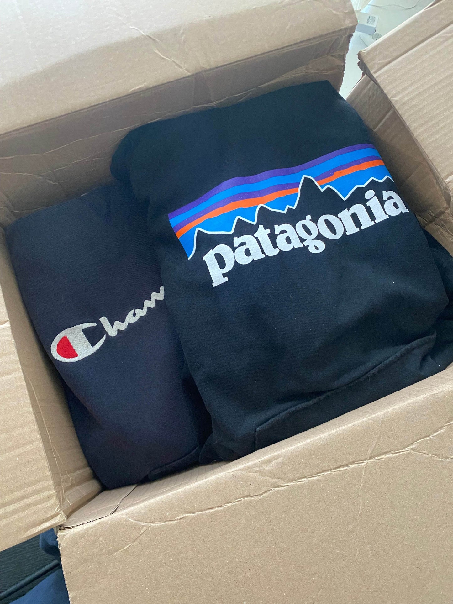Premium Vintage Sweaters & Hoodies Box – 20 Pieces