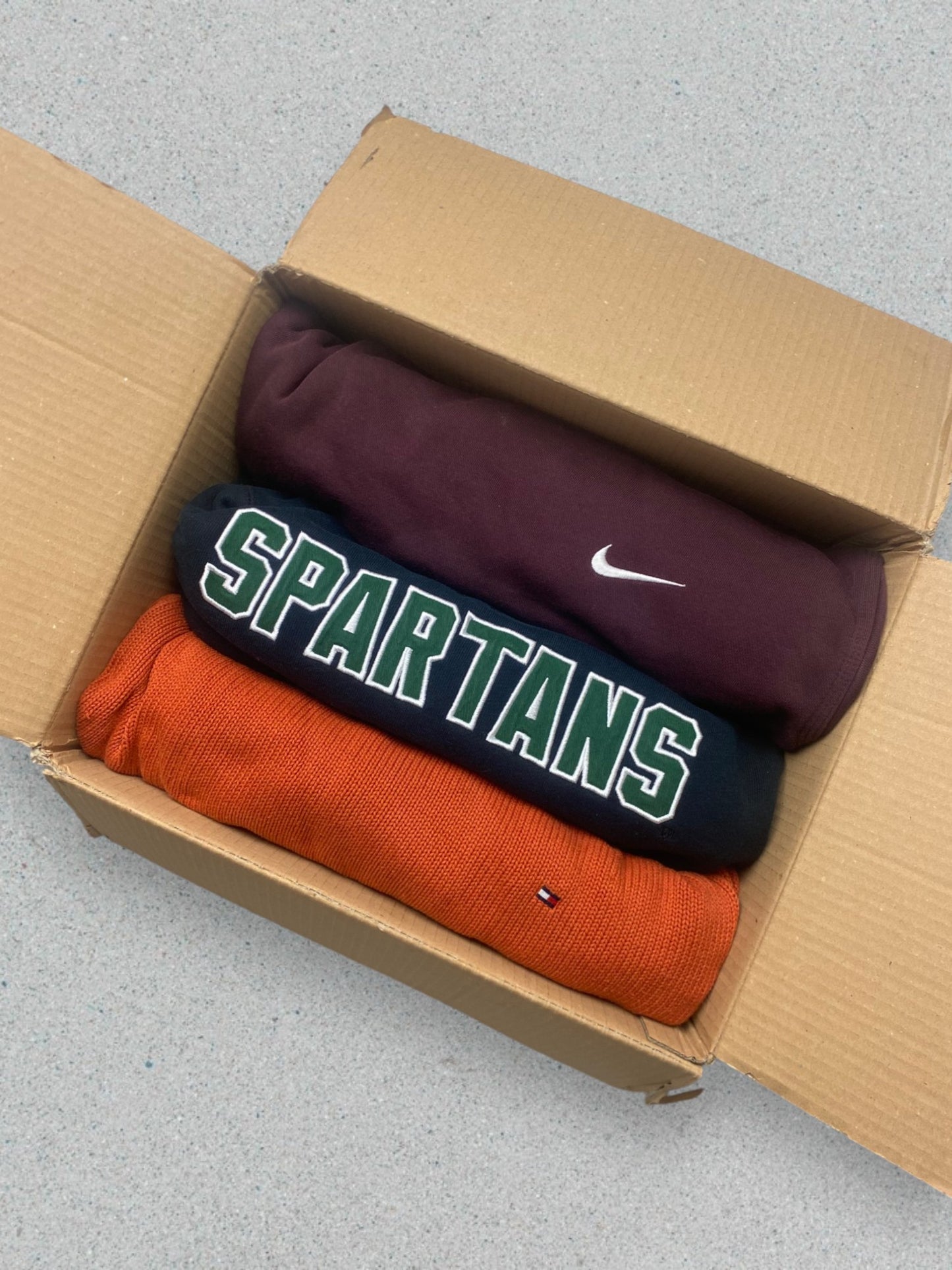 Premium Vintage Sweaters &amp; Hoodies Box – 20 Pieces