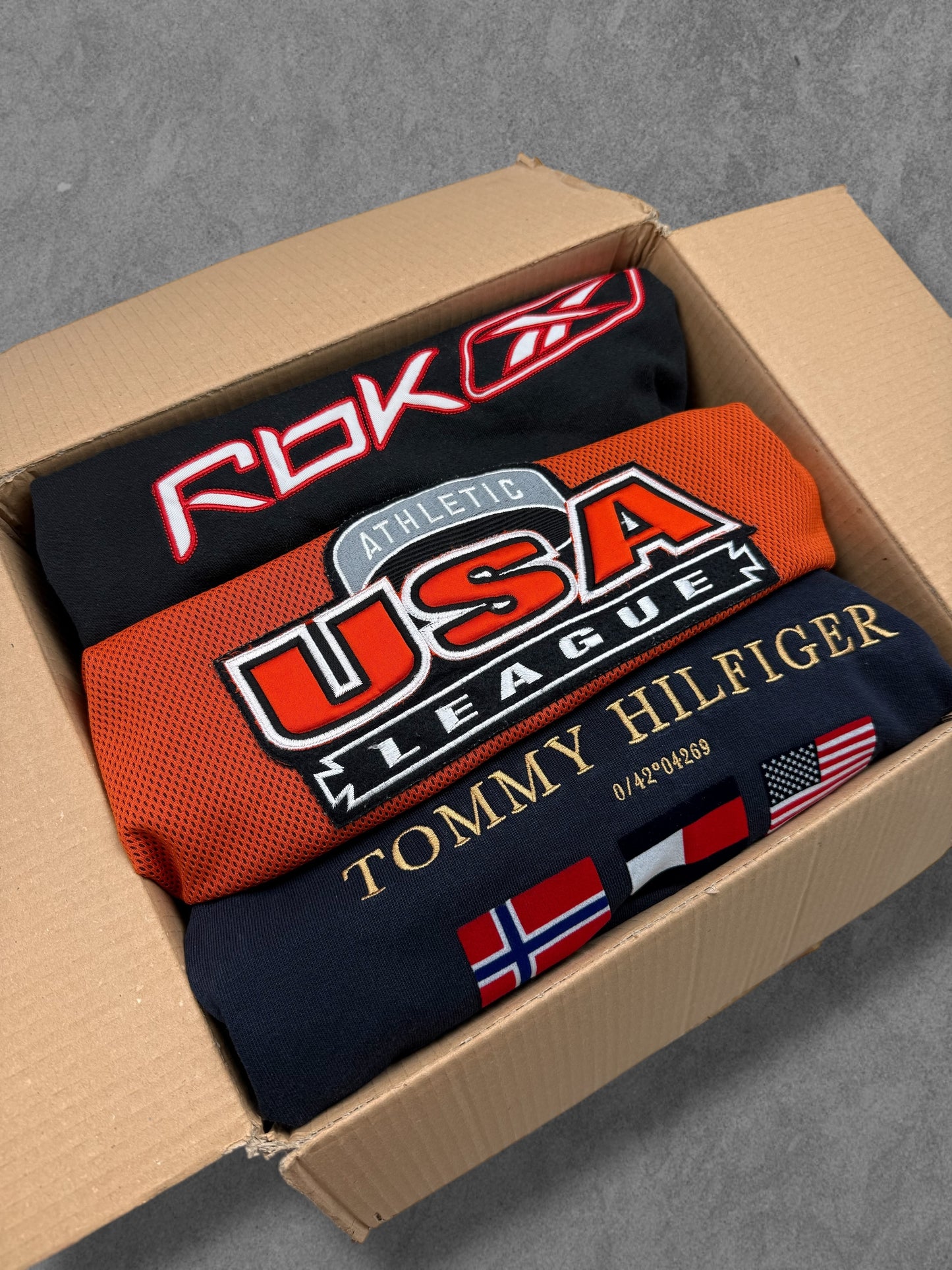 Premium Vintage Sweaters &amp; Hoodies Box – 20 Pieces